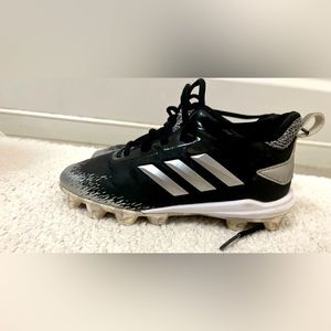 Adidas Youth soccer cleats (size 1Y)